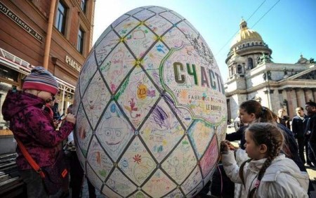 16 апреля  на Исаакиевской площади появится огромное пасхальное яйцо