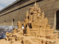 В Петербурге открылся фестиваль песчаных скульптур. Посмотреть красоту можно на пляже Петропавловской крепости