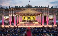 Накануне лета на Дворцовой площади в грандиозном концерте выступит симфонический оркестр и оперные певцы